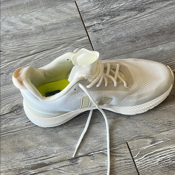 Veja White and Cream Women's Sneakers - Picture 4 of 8